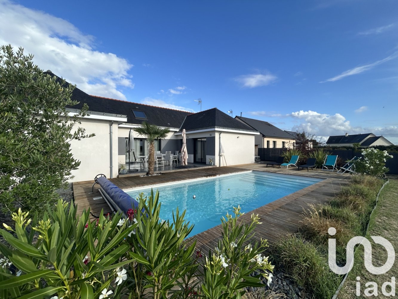 5 bedrooms House in Longue-Jumelles, France No. 348980