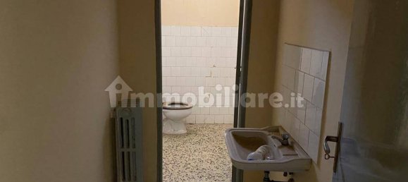 Коммерческая недвижимость с 4 комнатами в Ламеция Терме, Италия № 129432 11