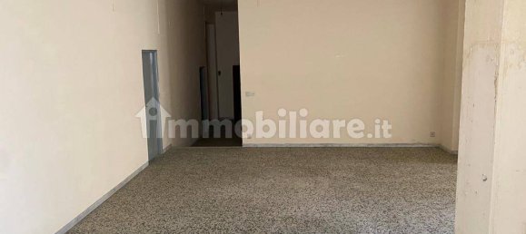 Коммерческая недвижимость с 4 комнатами в Ламеция Терме, Италия № 129432 7