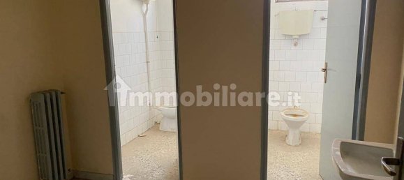 Коммерческая недвижимость с 4 комнатами в Ламеция Терме, Италия № 129432 8