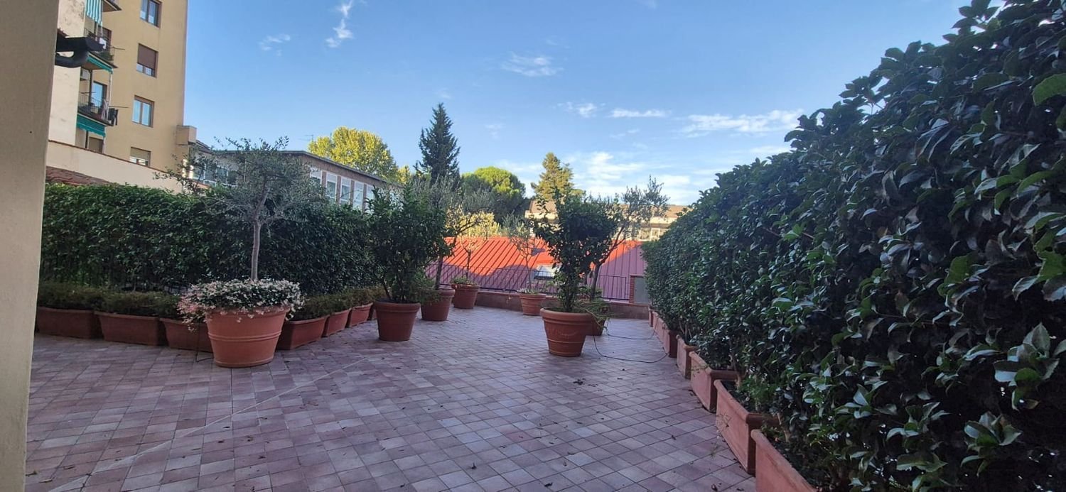 10 bedrooms Apartment in Florence, Italy No. 358885