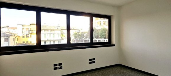 243m² Office in Vicenza, Italy No. 13299 10