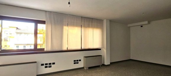 243m² Office in Vicenza, Italy No. 13299 8