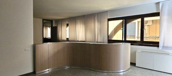 243m² Office in Vicenza, Italy No. 13299 5