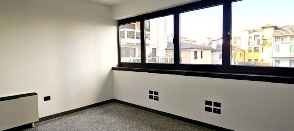 243m² Office in Vicenza, Italy No. 13299 15