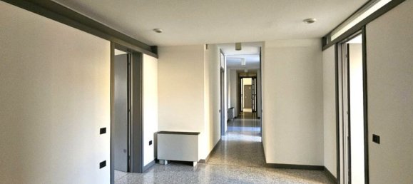 243m² Office in Vicenza, Italy No. 13299 13