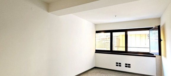 243m² Office in Vicenza, Italy No. 13299 11