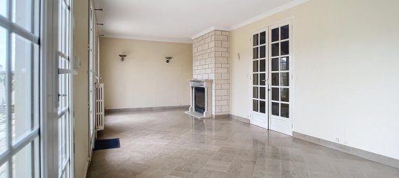 5 bedrooms House in Crepy-en-Valois, France No. 229956 3