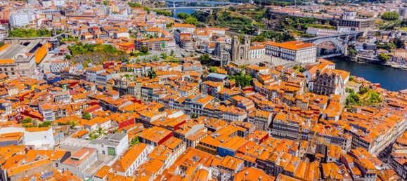 184m² Building in Porto, Portugal No. 229163 3