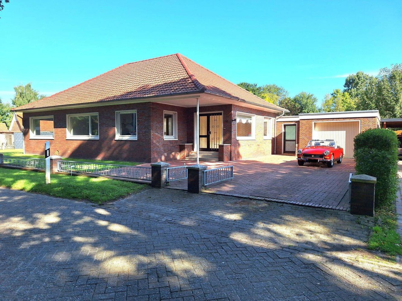 4 rooms Bungalow in Leer, Germany No. 329155