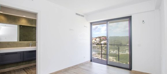 Villa de 4 dormitorios en Mahon, Spain No. 5422 14