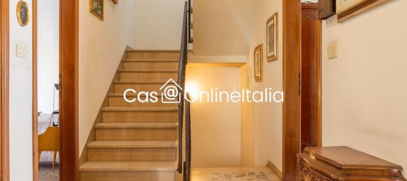 6-Zimmer Wohnung in Prato, Italy, Nr. 47668 4