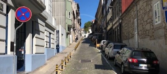 145m² Commercial property in Porto, Portugal No. 23164 4