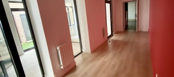 375m² Commercial property in Lille, France No. 55282 5