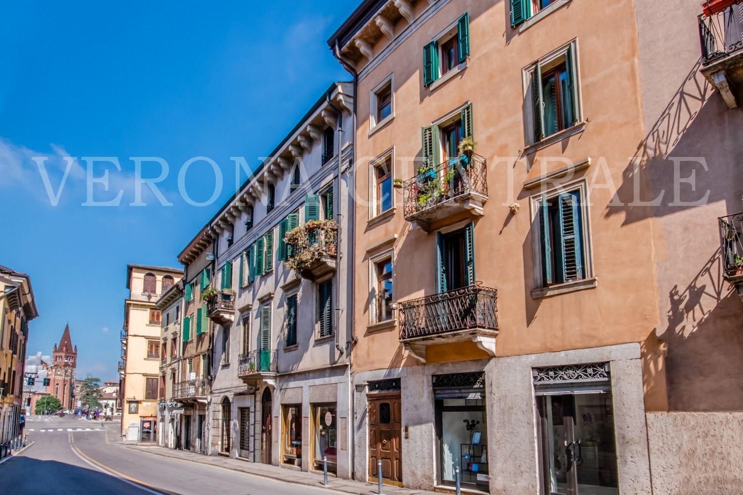 4 rooms Apartment in Verona, Italy No. 208536