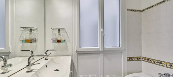 3 bedrooms Apartment in Paris, France No. 121700 13