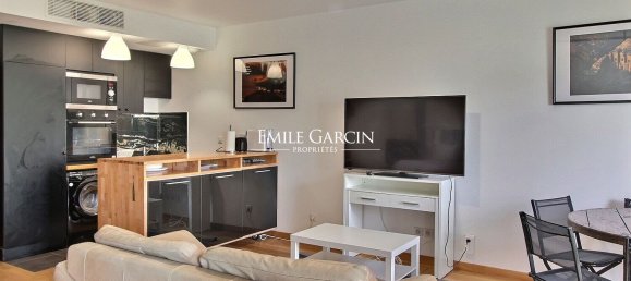 Apartamento de 1 dormitorio en Neuilly-sur-Seine, France No. 188139 3