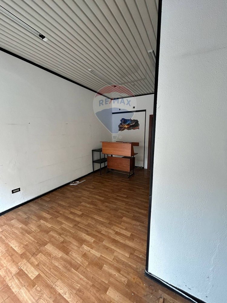 25m² Commercial property in Monza, Italy No. 391725