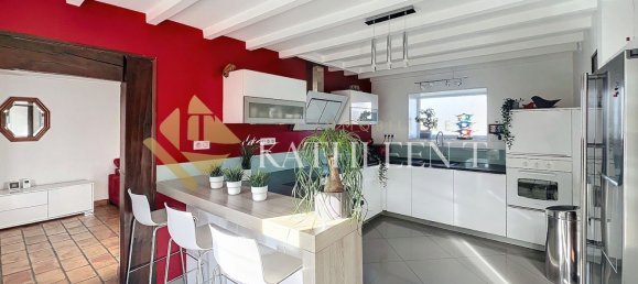 4 bedrooms House in Bourgoin-Jallieu, France No. 308033 6