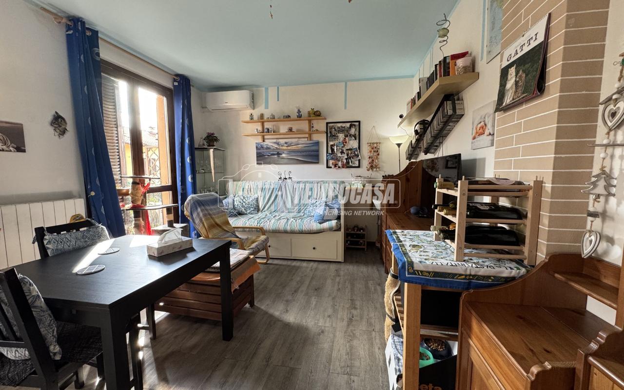 2-salle Appartement à Treviglio, Italy No. 129284