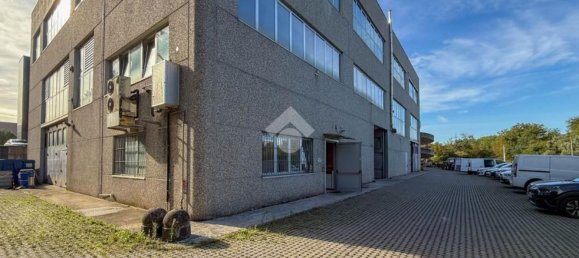 1000m² Warehouse in Bulciago, Italy No. 365544 11