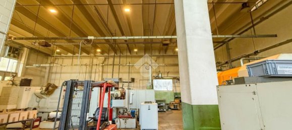 1000m² Warehouse in Bulciago, Italy No. 365544 2