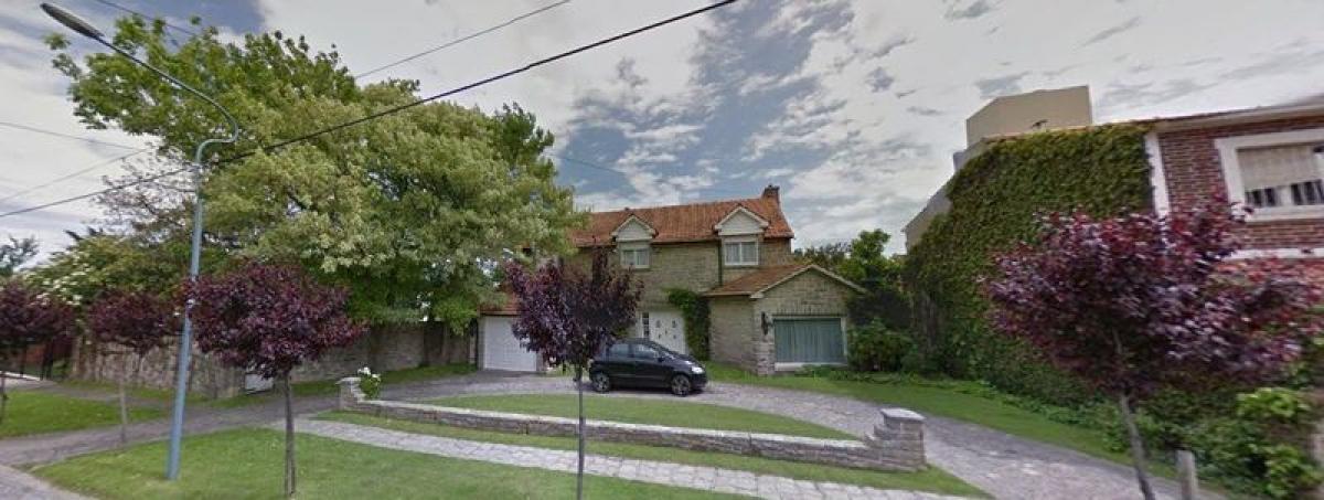 4 bedrooms House in Mar del Plata, Argentina No. 83746