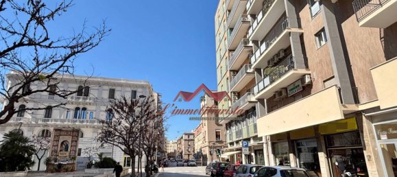 Коммерческая недвижимость с 1 комнатой в Бари, Италия № 233970 10