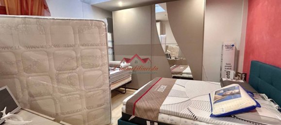 Коммерческая недвижимость с 1 комнатой в Бари, Италия № 233970 8