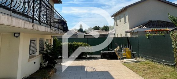 4 bedrooms House in Frans, France No. 362093 11