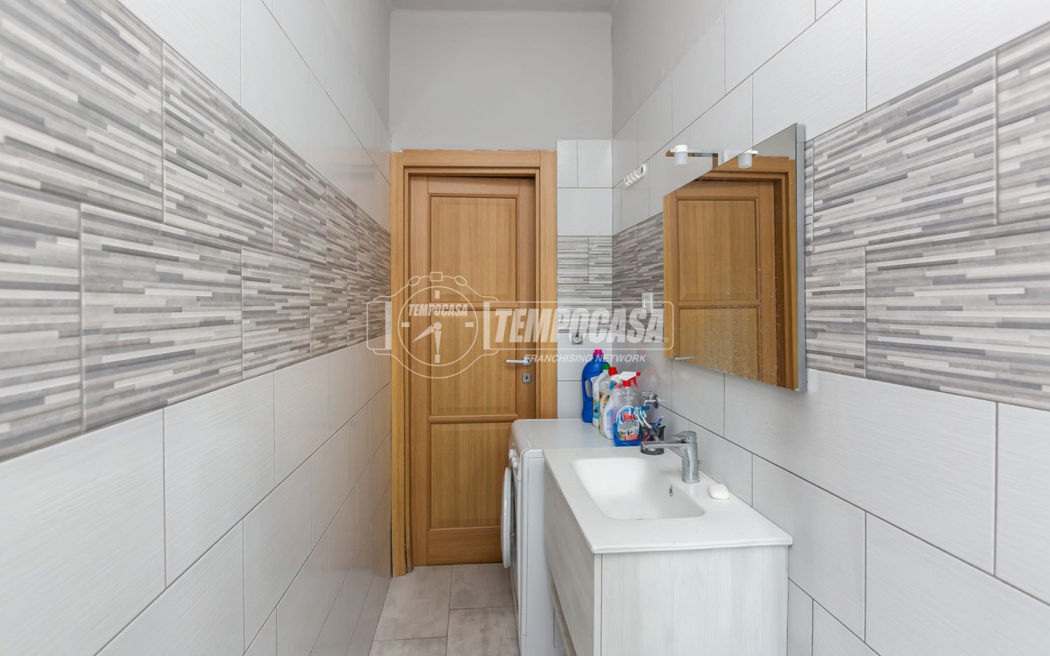 3-salle Appartement à Moncalieri, Italy No. 305176