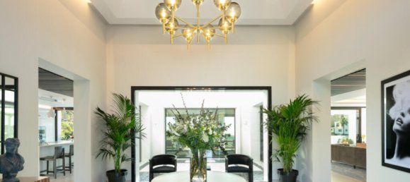 5 bedrooms Villa in Marbella, Spain No. 31770 3