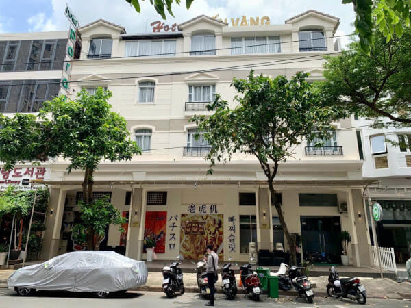 324m² House in District 7, Vietnam No. 7479