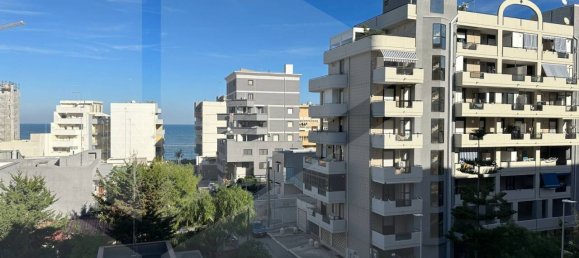 3-salle Appartement à Bari, Italy No. 17273 5