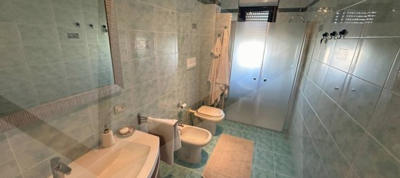 3-salle Appartement à Bari, Italy No. 17273 23
