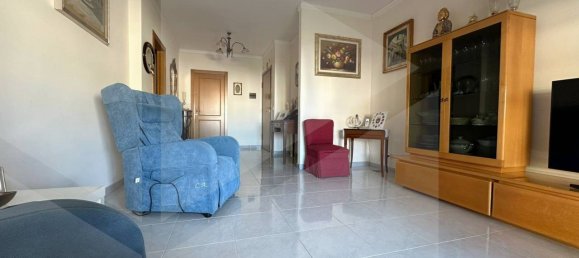 3-salle Appartement à Bari, Italy No. 17273 8