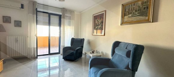 3-salle Appartement à Bari, Italy No. 17273 2
