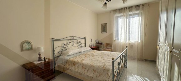 3-salle Appartement à Bari, Italy No. 17273 17