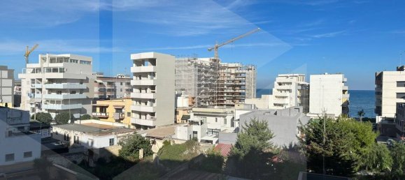 3-salle Appartement à Bari, Italy No. 17273 4