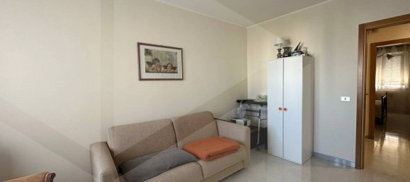 3-salle Appartement à Bari, Italy No. 17273 22