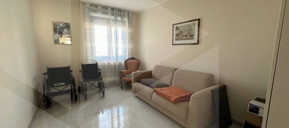 3-salle Appartement à Bari, Italy No. 17273 20