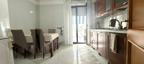 3-salle Appartement à Bari, Italy No. 17273 10