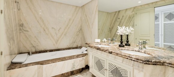 3 bedrooms Penthouse in Marbella, Spain No. 4660 23