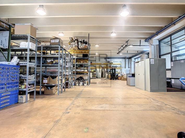 Almacén en Mezzolombardo, Italy 1680 m² No. 229872