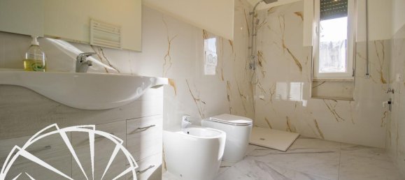 Apartamento de 4 divisões em Prato, Italy N.º 66113 15