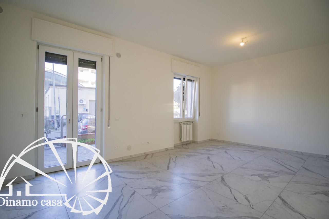Apartamento de 4 divisões em Prato, Italy N.º 66113