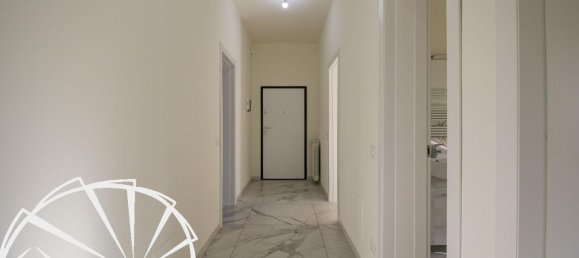 Apartamento de 4 divisões em Prato, Italy N.º 66113 13