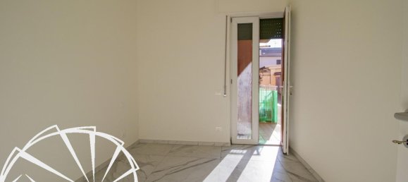 Apartamento de 4 divisões em Prato, Italy N.º 66113 8