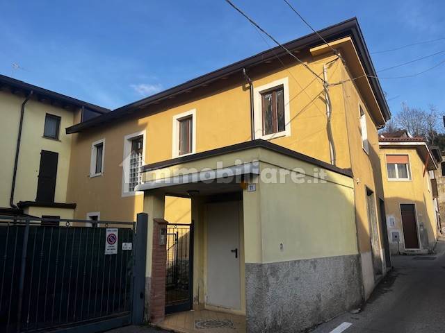 2 bedrooms Apartment in Carugo, Italy No. 335009