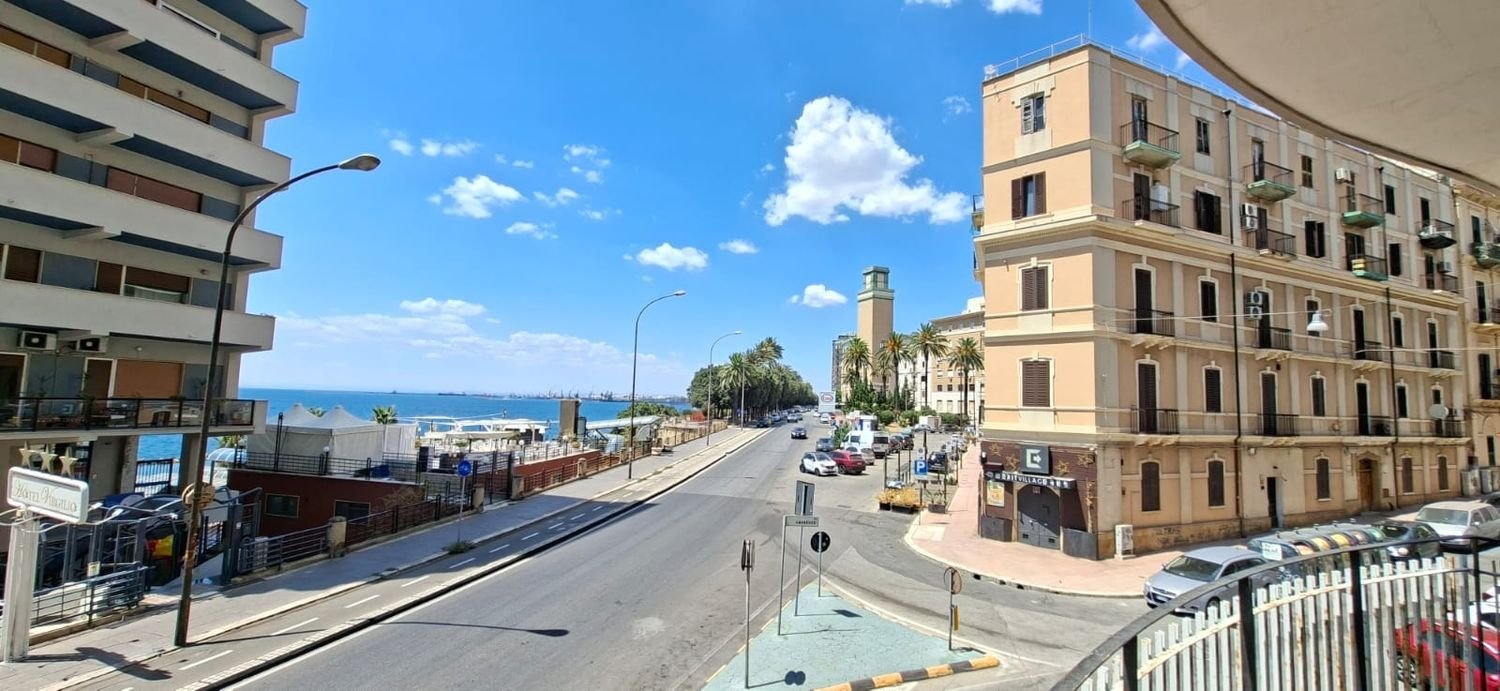 Квартира с 6 комнатами в Таранто, Италия № 266503